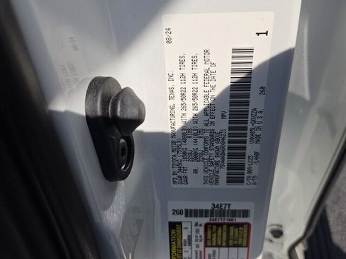 Used 2024 Toyota Sequoia Capstone AWD/4WD image 7