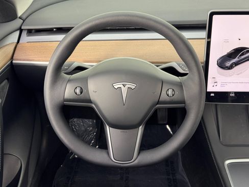 Used 2023 Tesla Model 3 Standard Range image 18