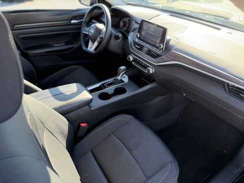 Used 2025 Nissan Altima 2.5 SV image 29