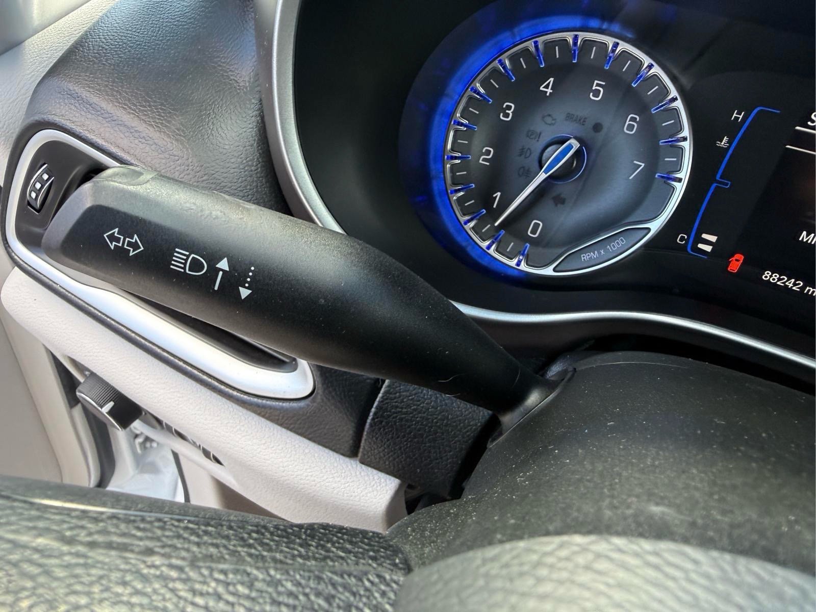 Used 2021 Chrysler Voyager Lxi FWD image 27