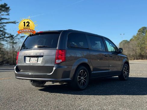 Used 2017 Dodge Grand Caravan SE image 7