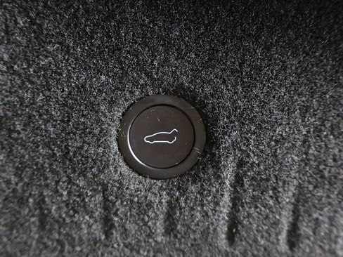 Used 2022 Tesla Model S image 24