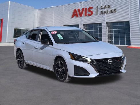 Used 2025 Nissan Altima 2.5 SR AWD/4WD image 3