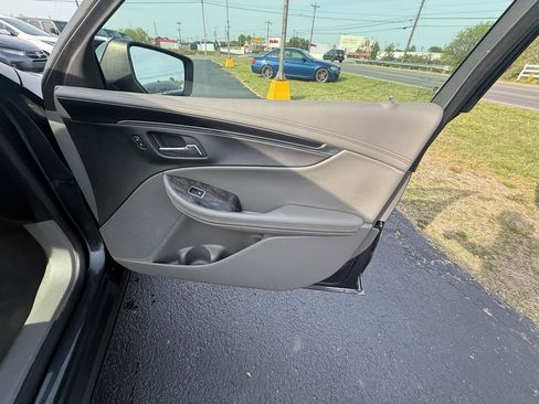 Used 2015 Chevrolet Impala LT w/ Convenience Package image 22