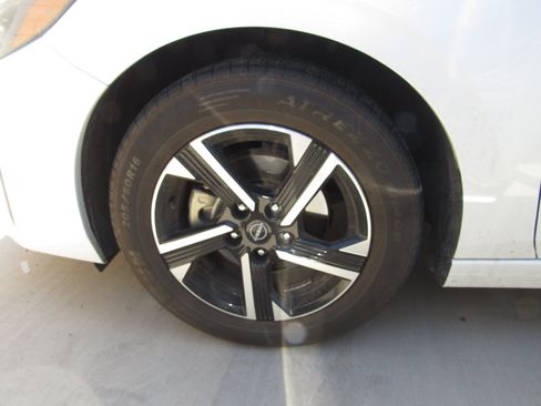 Used 2024 Nissan Sentra SV FWD image 5
