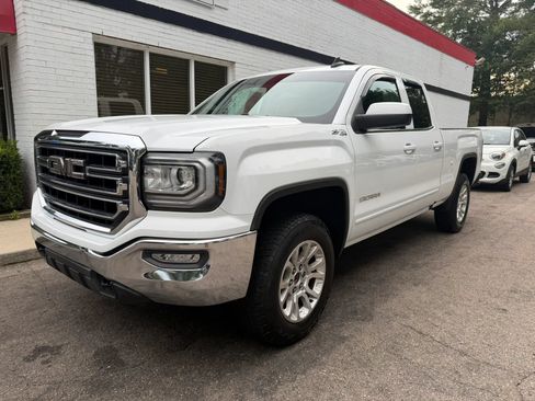 Used 2018 GMC Sierra 1500 SLE w/ SLE Value Package AWD/4WD image 2