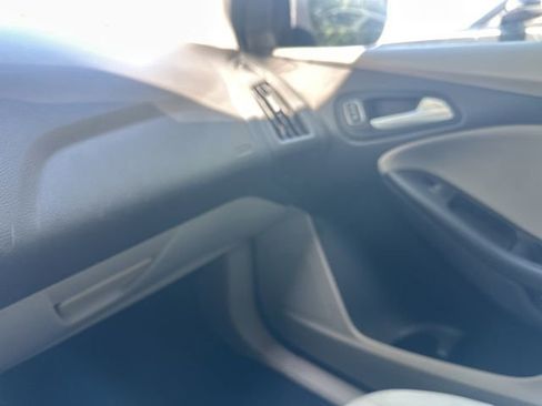 Used 2018 Ford Focus SE image 27