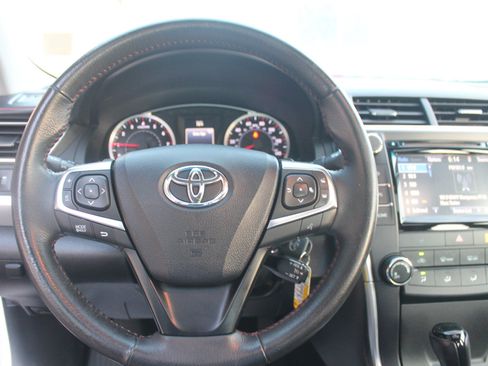 Used 2017 Toyota Camry SE w/ Moonroof Package FWD image 14