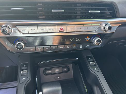 Used 2022 Kia Telluride SX w/ SX Prestige Package image 14