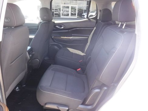 Used 2022 GMC Acadia SLE w/ LPO, Floor Liner Package FWD image 10