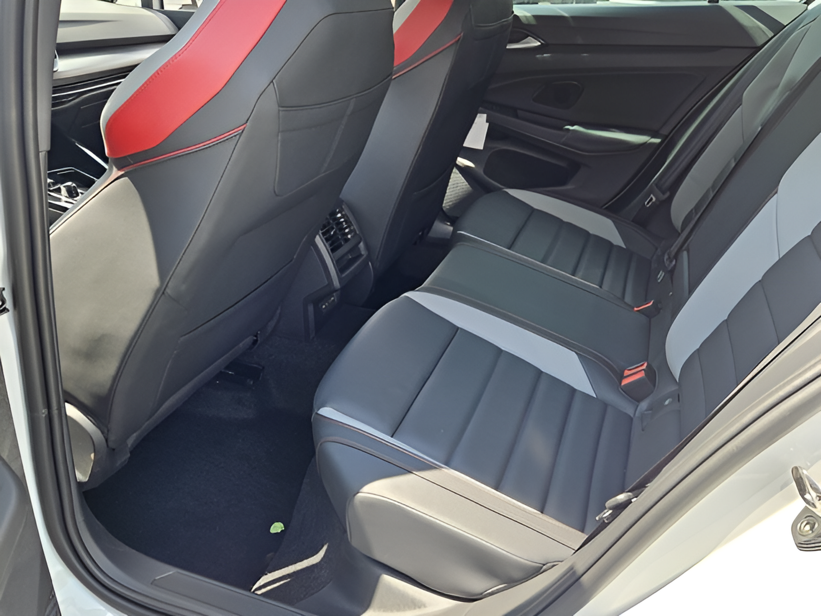 New 2026 Volkswagen GTI SE FWD image 9