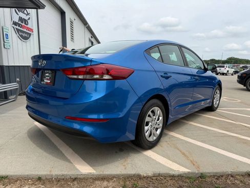 Used 2018 Hyundai Elantra SE FWD image 3