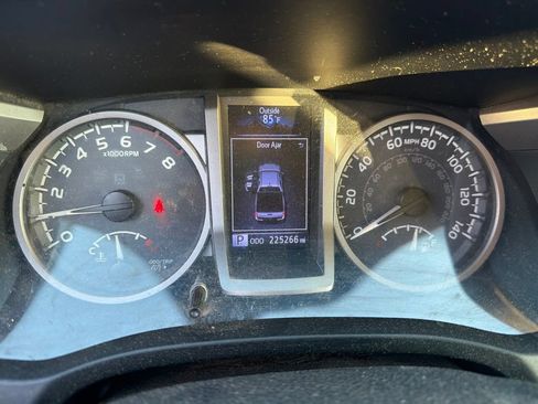 Used 2017 Toyota Tacoma SR5 w/ Tow Package AWD/4WD image 14