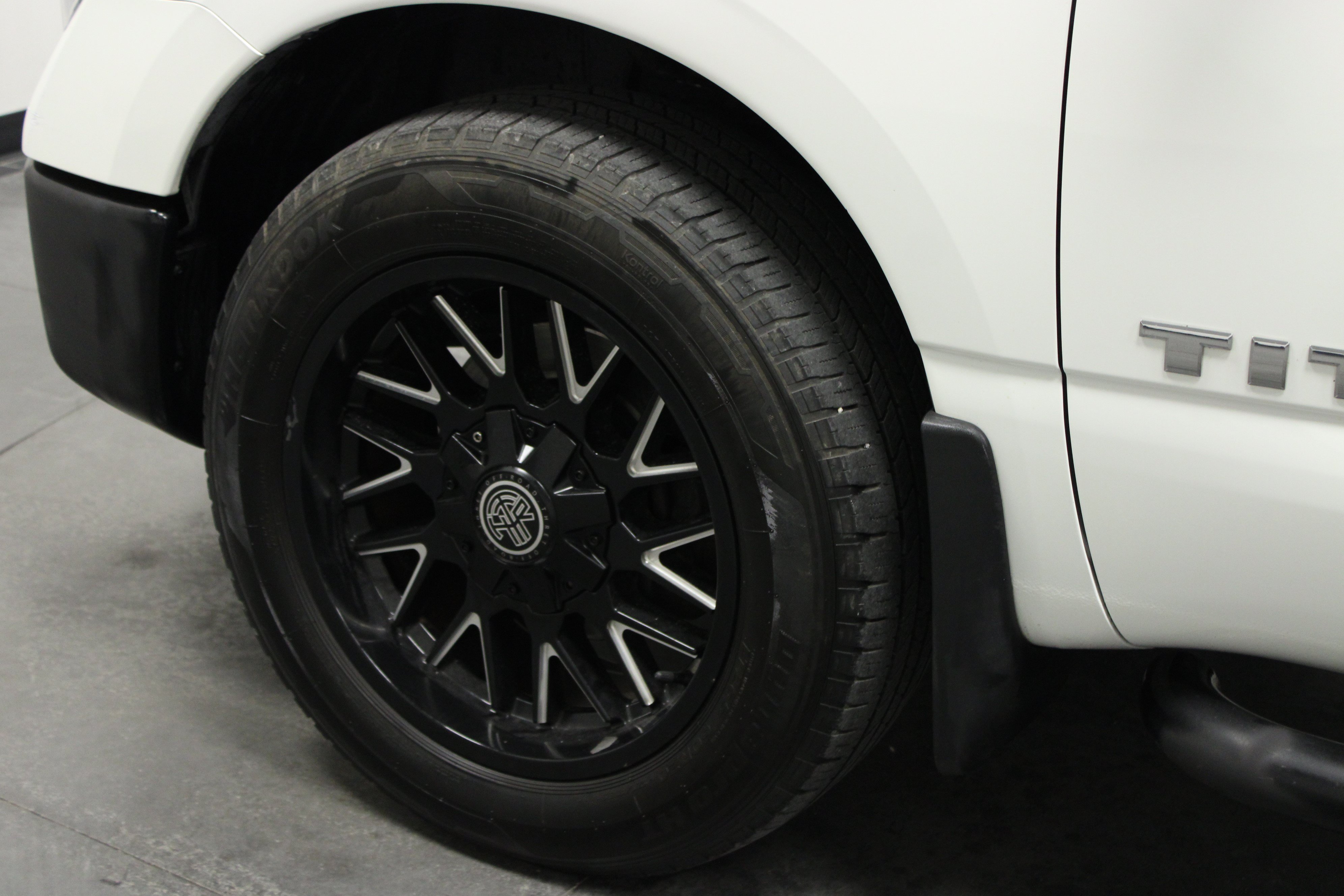 Used 2019 Nissan Titan S AWD/4WD image 10