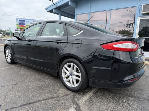 Used 2016 Ford Fusion SE FWD image 3