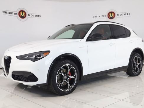 Used 2024 Alfa Romeo Stelvio Veloce image 5