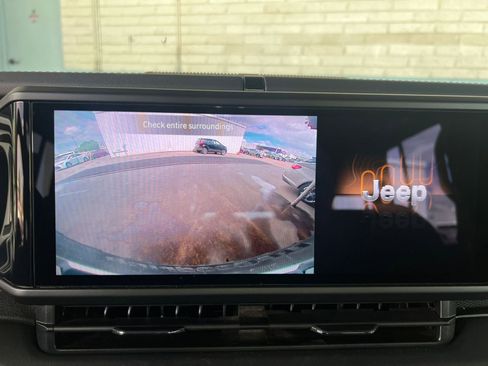 Used 2025 Jeep Wrangler Rubicon image 17