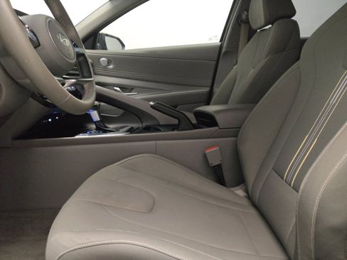 Used 2025 Hyundai Elantra Sport FWD image 17