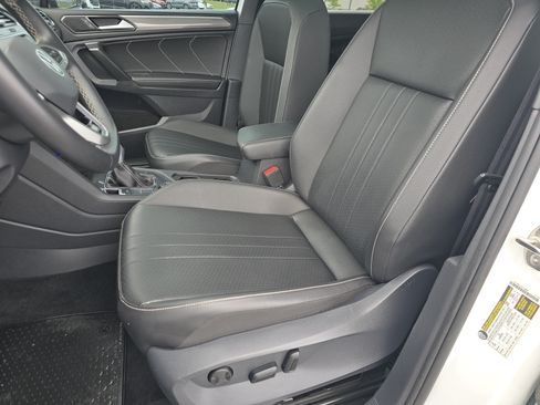 Certified 2023 Volkswagen Tiguan SE R-Line AWD/4WD image 21