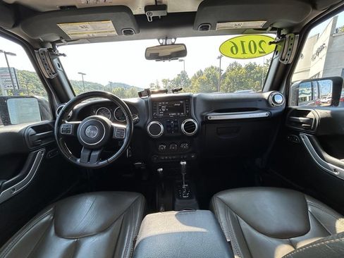 Used 2016 Jeep Wrangler Unlimited Sahara w/ Connectivity Group AWD/4WD image 7