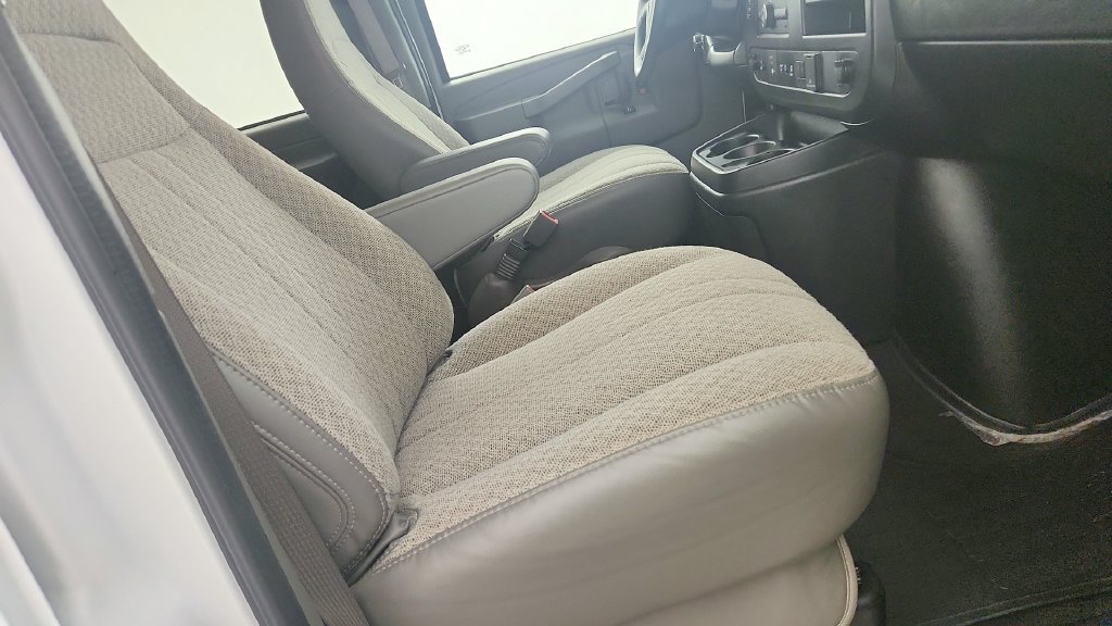 Used 2025 Chevrolet Express 3500 LT w/ LT Preferred Equipment Group RWD image 25