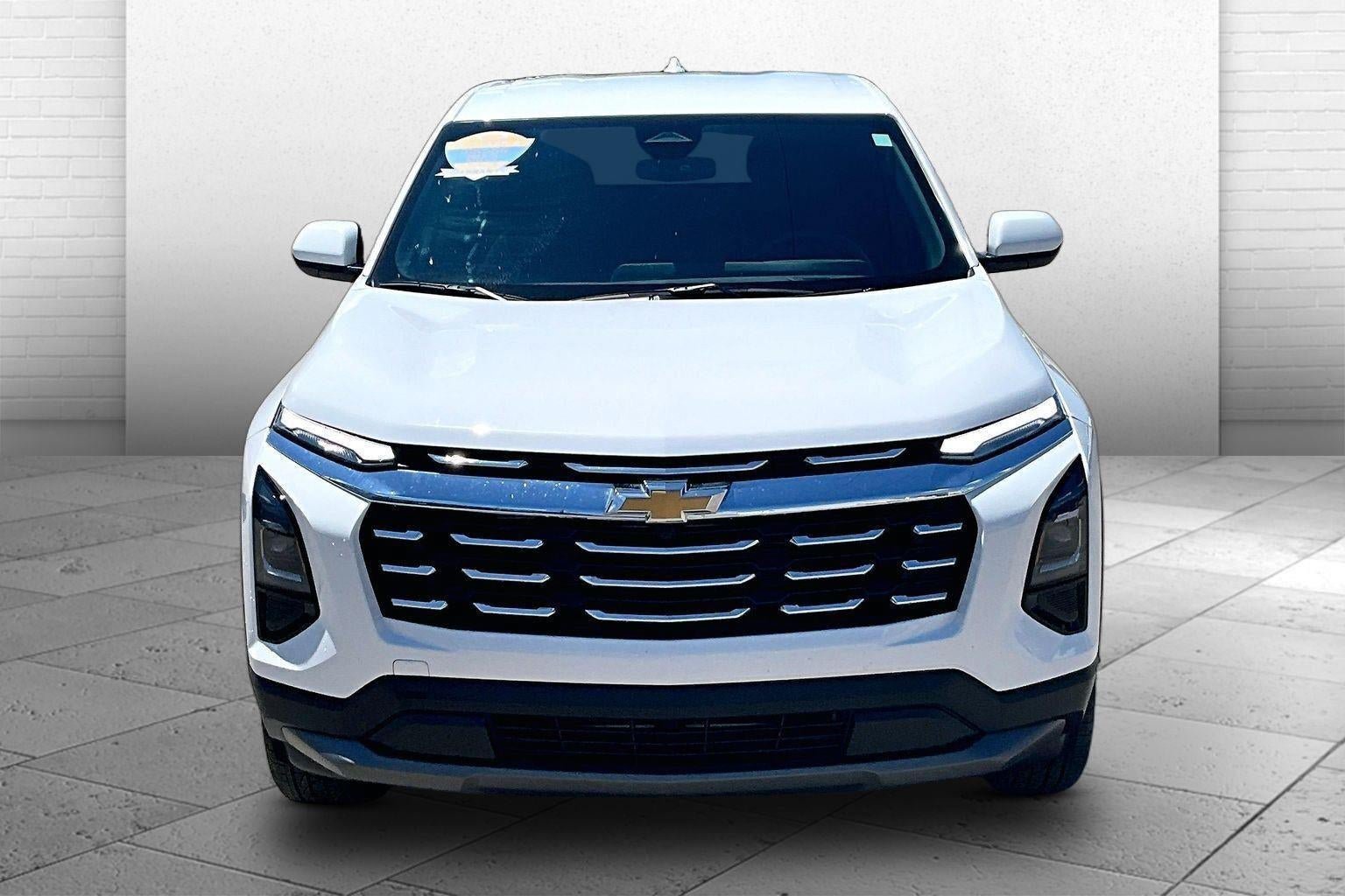 Used 2026 Chevrolet Equinox LT FWD image 2