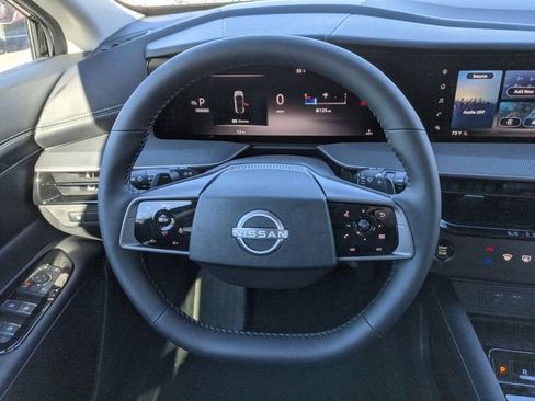 Used 2025 Nissan Murano SV image 17