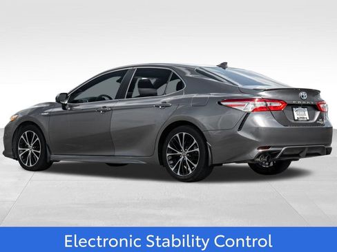 Used 2020 Toyota Camry SE FWD image 5