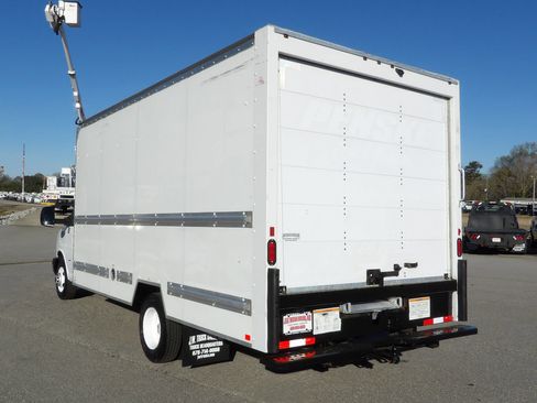 Used 2020 GMC Savana 3500 Extended w/ Driver Convenience Package image 5