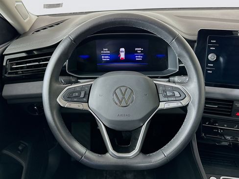 Used 2025 Volkswagen Jetta SE image 18