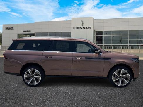 New 2026 Lincoln Navigator L Black Label AWD/4WD image 2