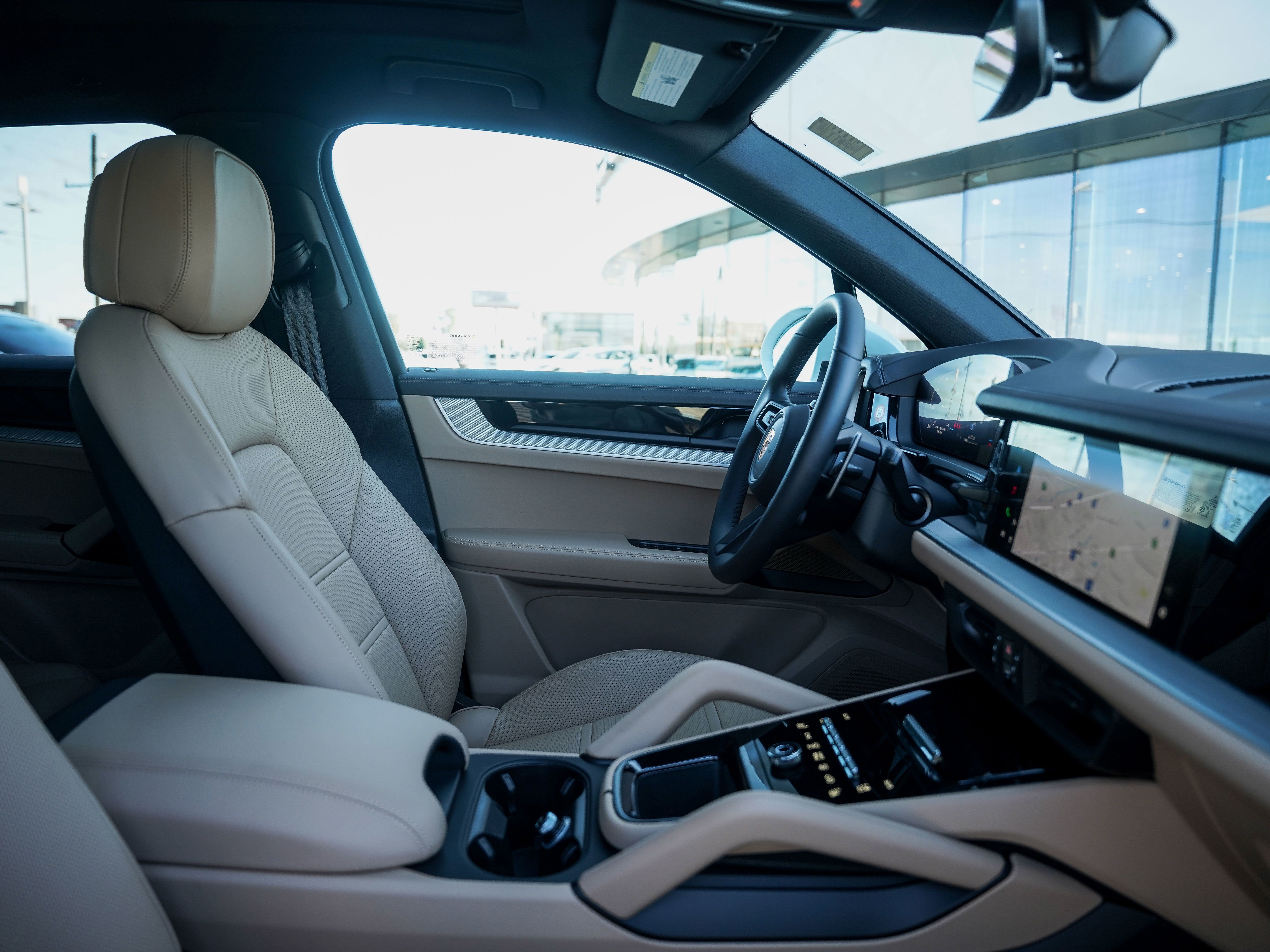 Certified 2026 Porsche Cayenne AWD/4WD image 32