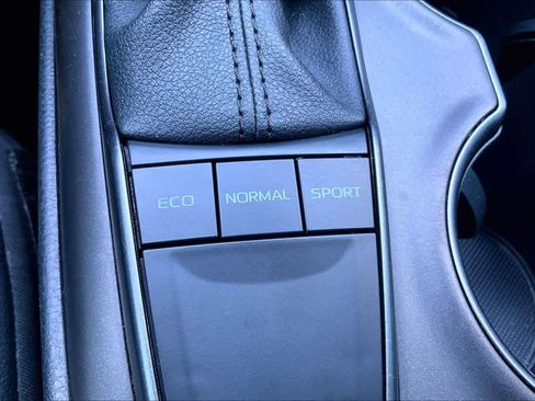 Used 2022 Toyota Camry SE w/ Carpet Mat Package (TMS) image 36