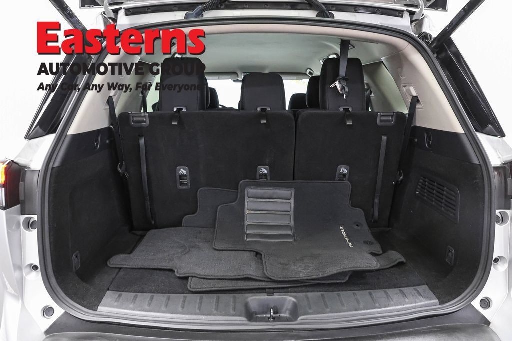 Used 2025 Nissan Pathfinder SV FWD image 9