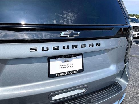 Used 2025 Chevrolet Suburban High Country RWD image 24