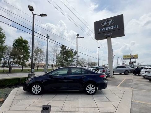 Used 2024 Toyota Corolla LE image 3