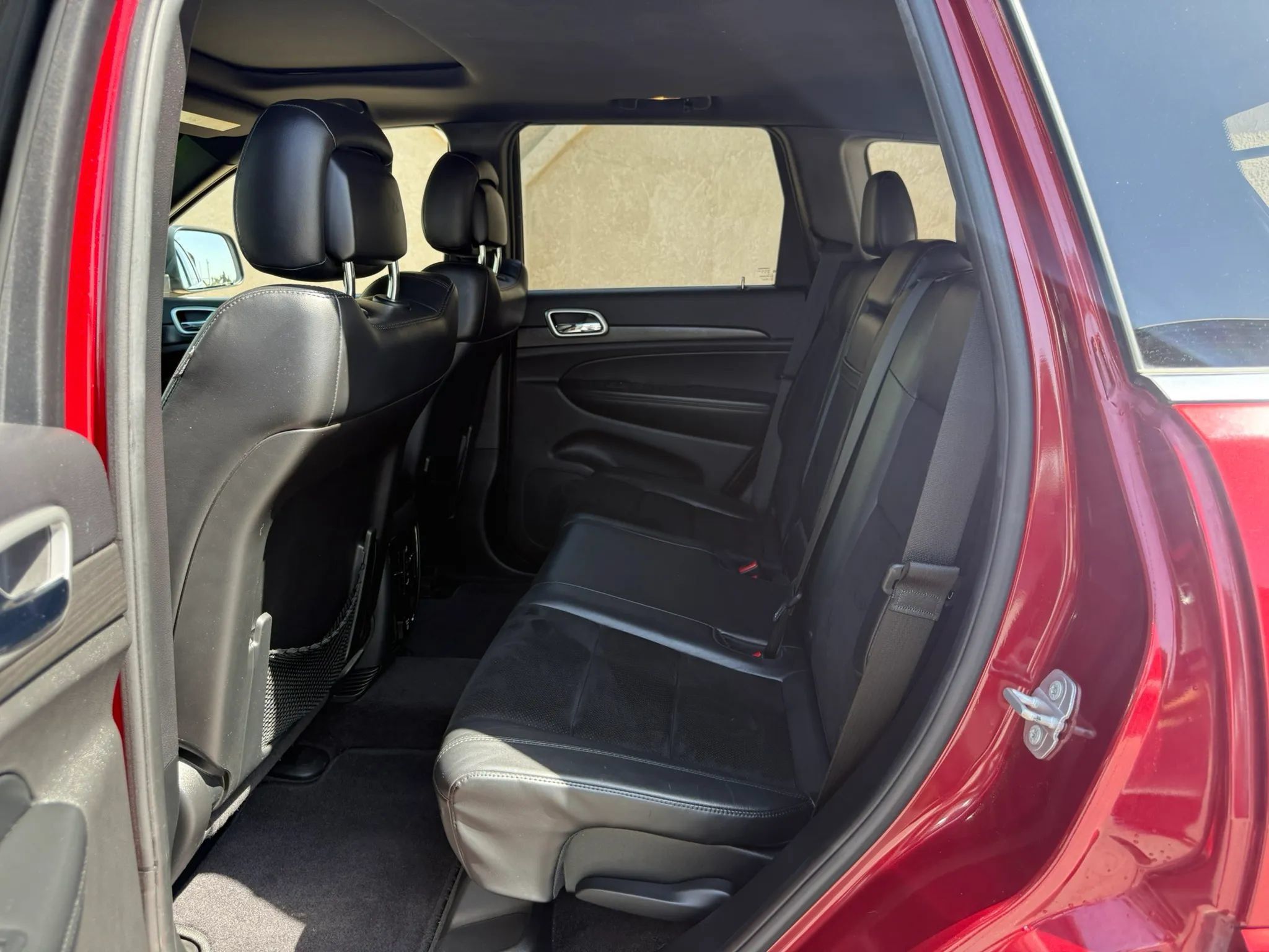 Used 2015 Jeep Grand Cherokee Altitude RWD image 9