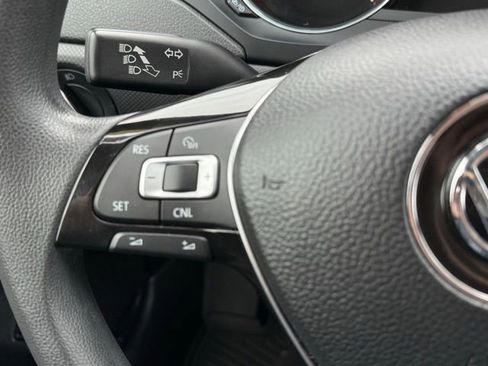 Used 2015 Volkswagen Jetta S image 40