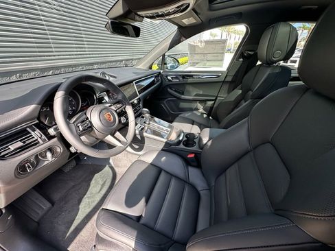 Used 2026 Porsche Macan image 4
