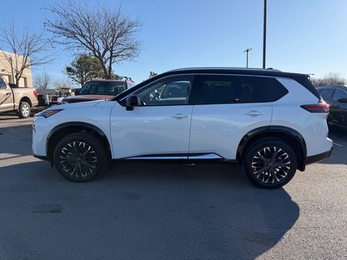 Used 2025 Nissan Rogue Platinum w/ Tech Package image 3