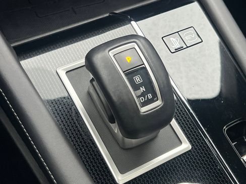 Used 2025 Mitsubishi Outlander SEL image 16