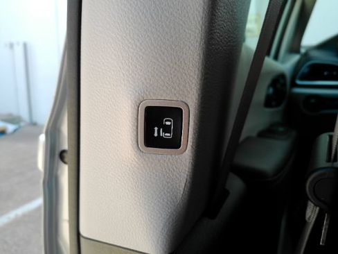 Used 2024 Chrysler Pacifica Limited FWD image 34