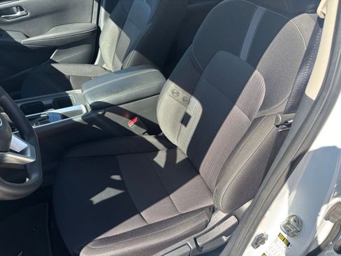 Used 2025 Nissan Sentra SV image 34