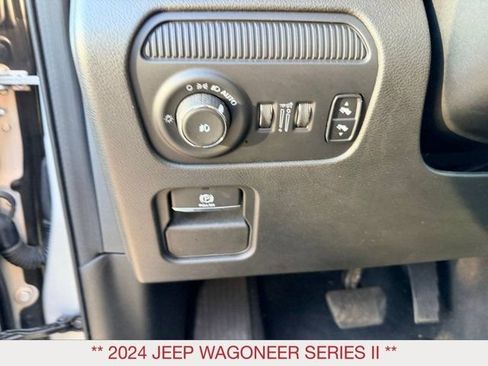 Certified 2024 Jeep Wagoneer Series II w/ Flexible Seating Group AWD/4WD image 15