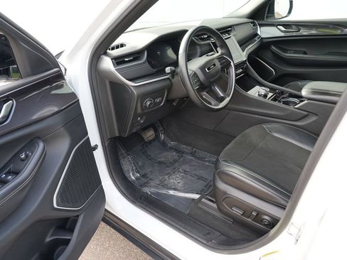 Used 2021 Jeep Grand Cherokee L Laredo AWD/4WD image 13