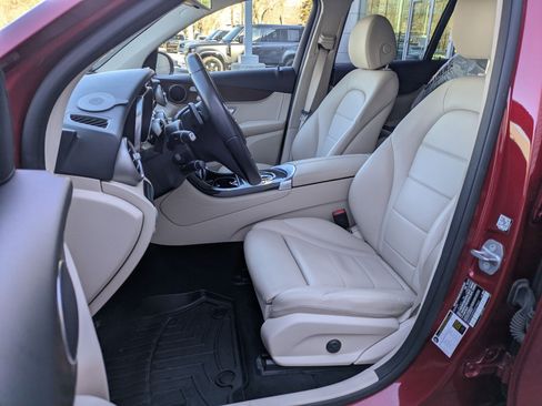 Used 2018 Mercedes-Benz GLC 300 4MATIC image 24