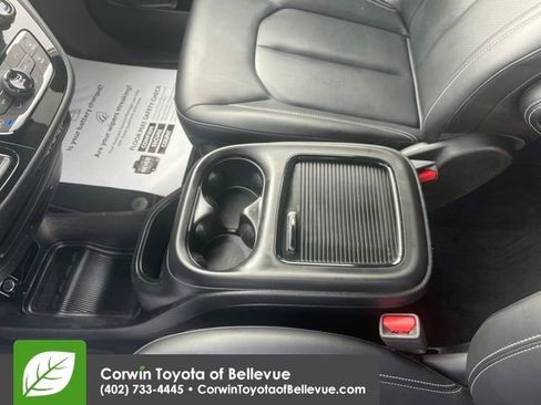 Used 2024 Chrysler Pacifica Select image 24