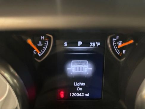 Used 2018 Jeep Wrangler Unlimited Sport S AWD/4WD image 25
