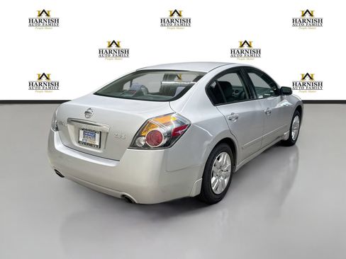 Used 2011 Nissan Altima 2.5 S FWD image 6