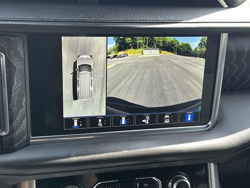 Used 2024 GMC Yukon XL Denali AWD/4WD image 24